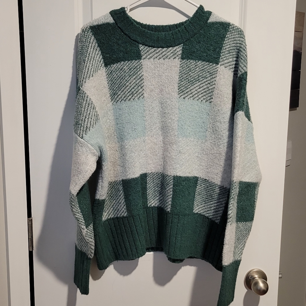 A New Day Cozy Crewneck Sweater in Green, Blue, and White Plaid, size Large
